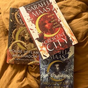 Sarah J Maas Crescent City Series